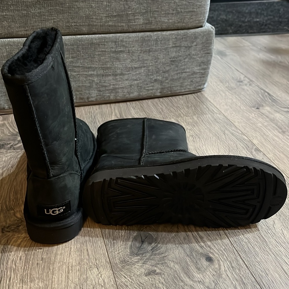Black UGG boots size 6 - Picture 2 of 3
